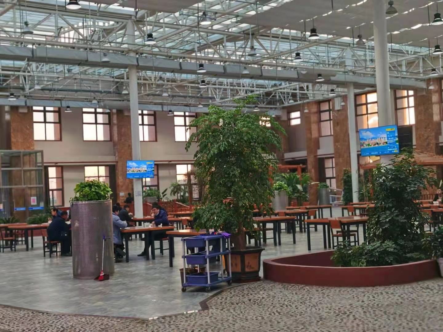 生态餐厅就餐内景.jpg