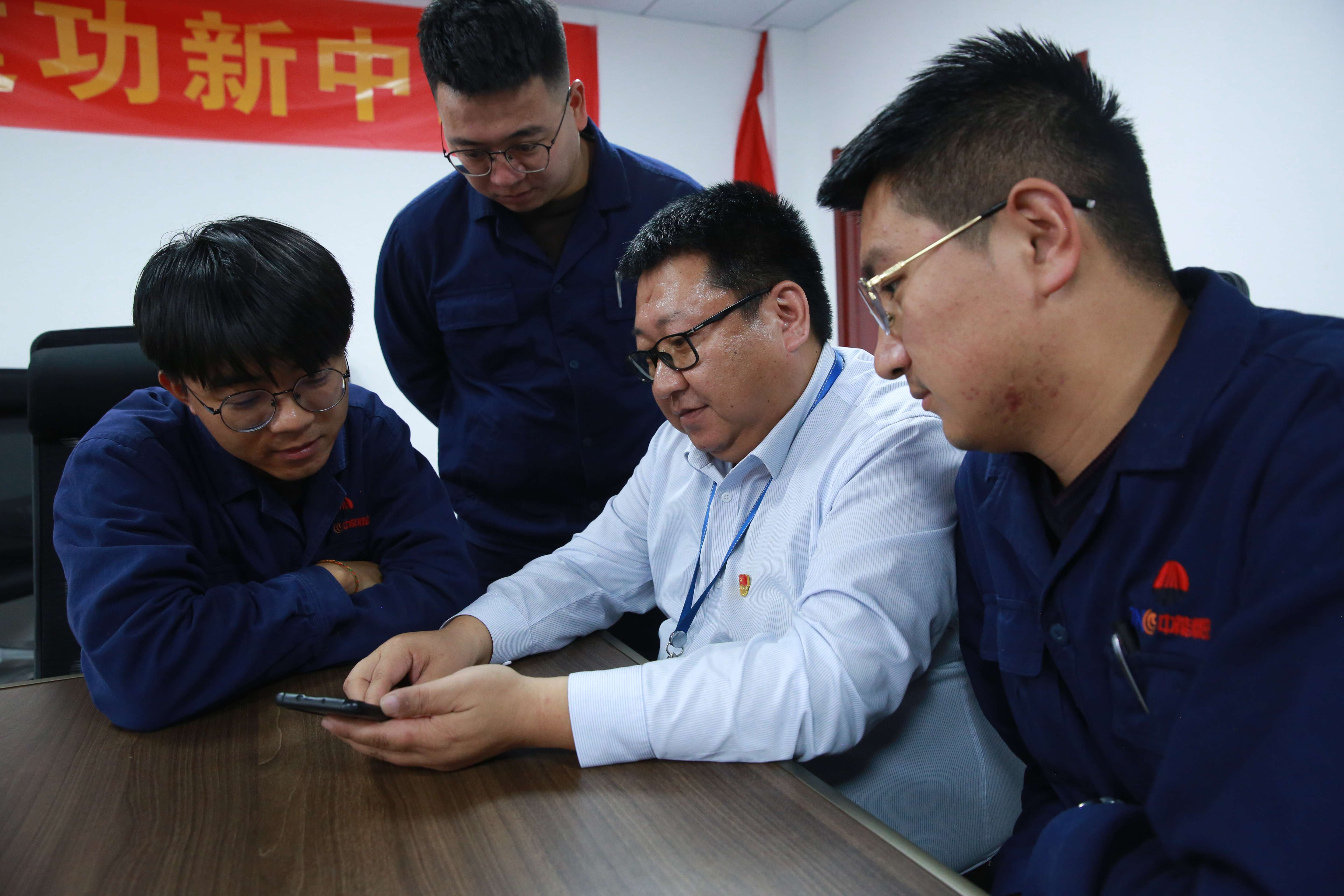 职工互鉴互学 钞诗伟 摄.jpg