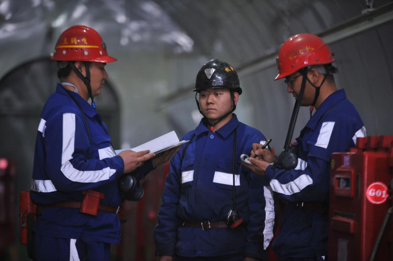 图一：11207回顺1号配电点，，，，，，走动式管理（清静管理中心盛一丹）.jpg